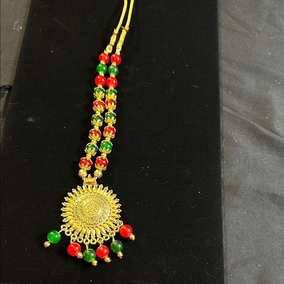 Indian Gold Tone, Green and Red Necklace! - Picture 6 of 17
